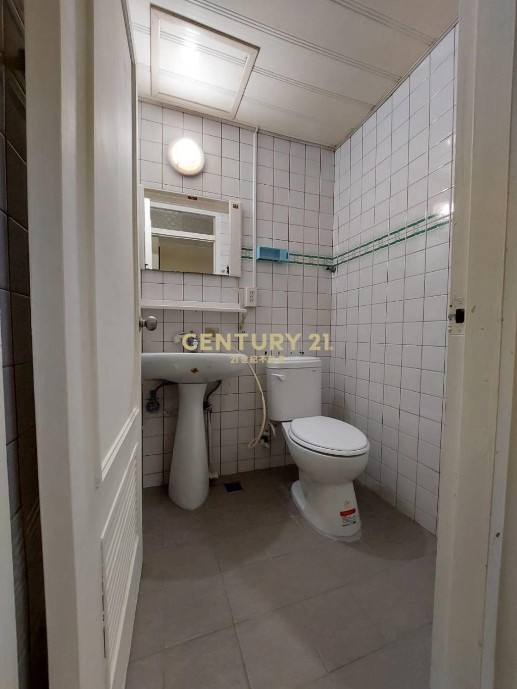 治盤社區電梯四樓三房西湖捷運美華廈