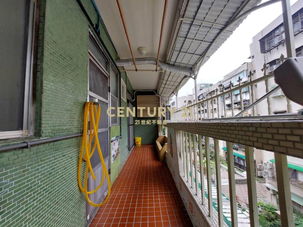 治盤社區電梯四樓三房西湖捷運美華廈