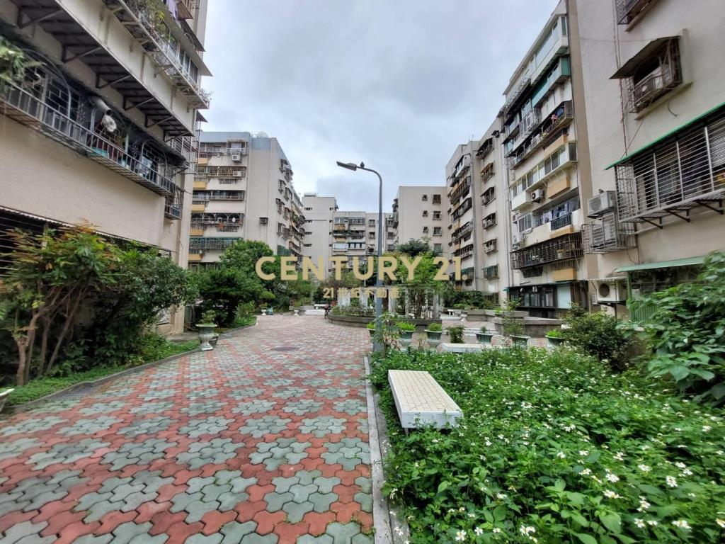 治盤社區電梯四樓三房西湖捷運美華廈