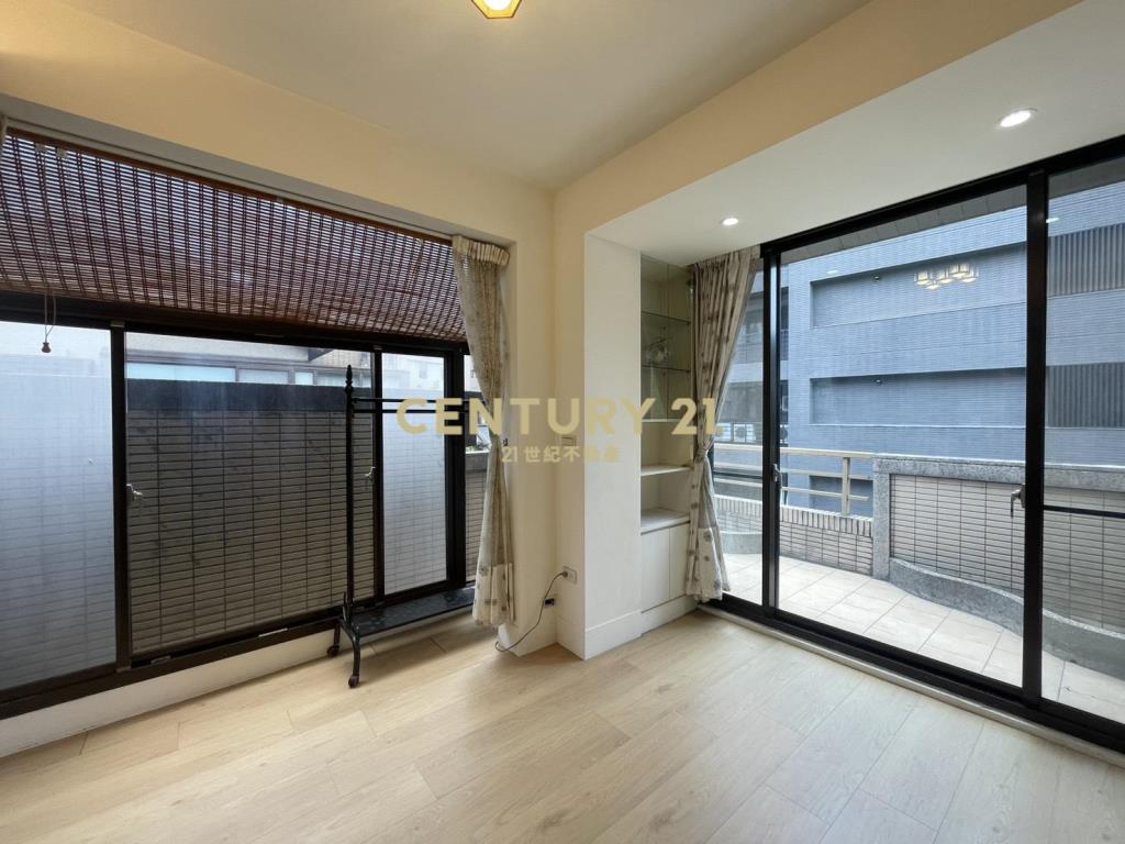 一院香電梯別墅雙車位