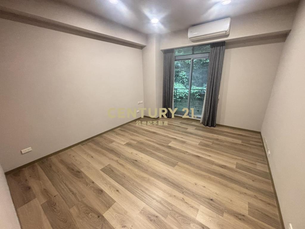 合家歡綠意滿窗一樓