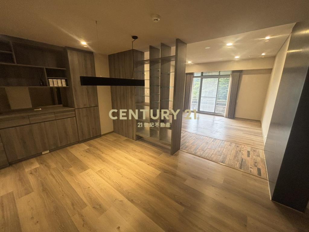 合家歡綠意滿窗一樓