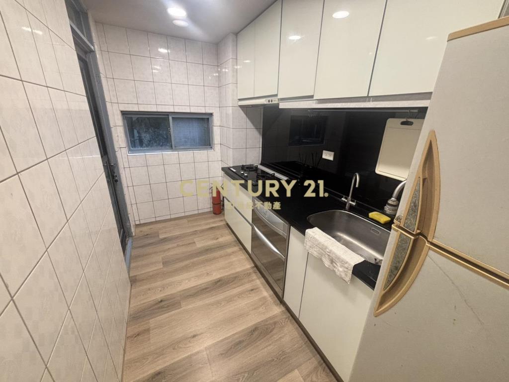 合家歡綠意滿窗一樓