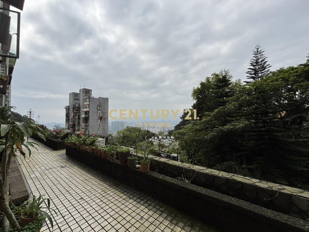 合家歡綠意滿窗一樓