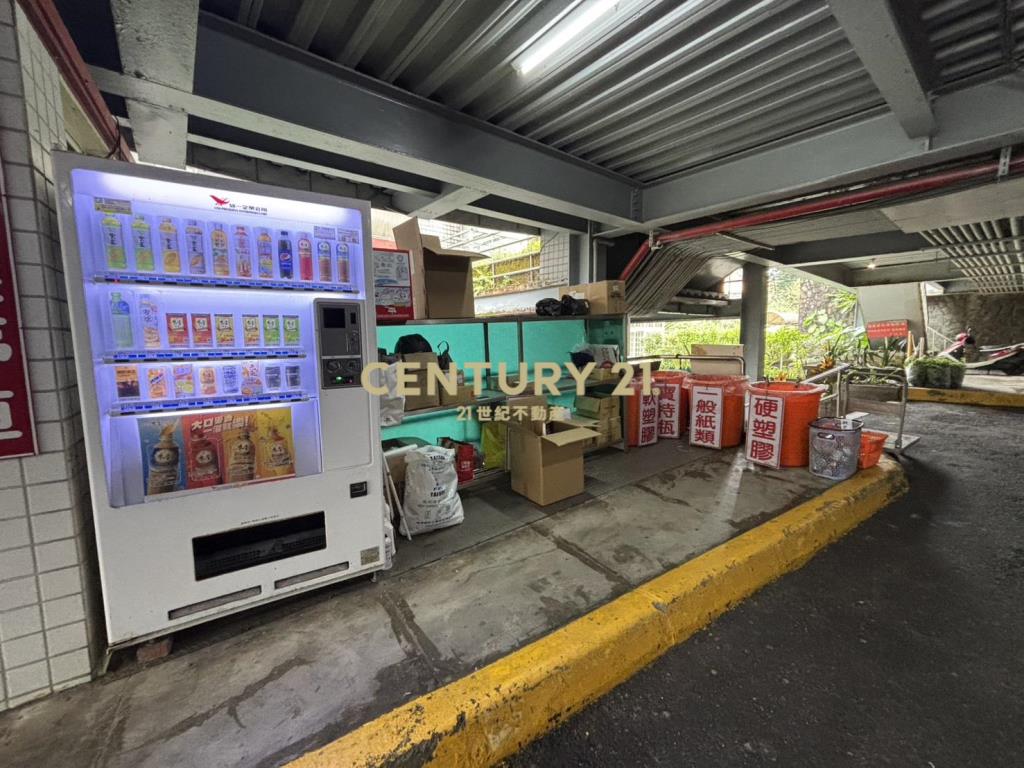 合家歡綠意滿窗一樓