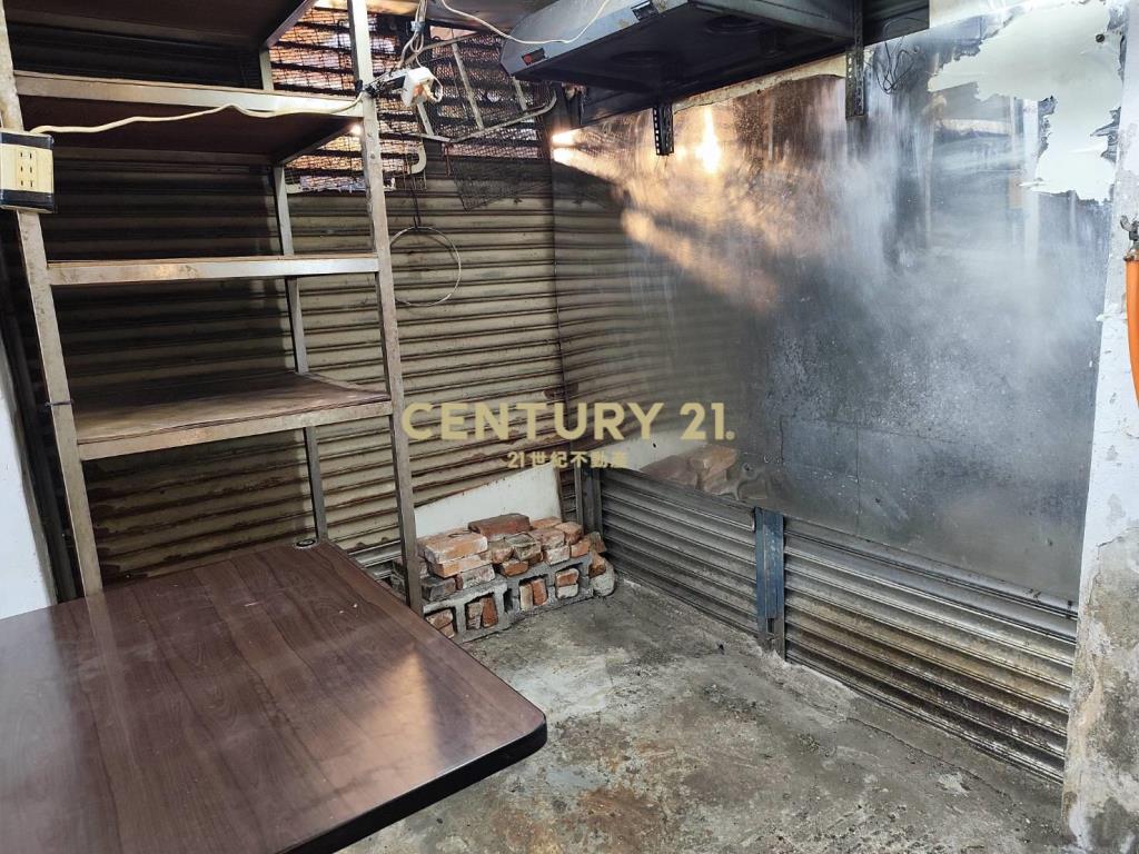 捷運金龍路黃昏市場邊間黃金店面