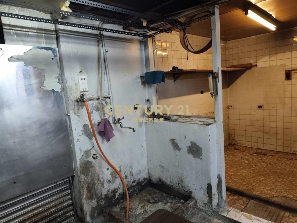 捷運金龍路黃昏市場邊間黃金店面