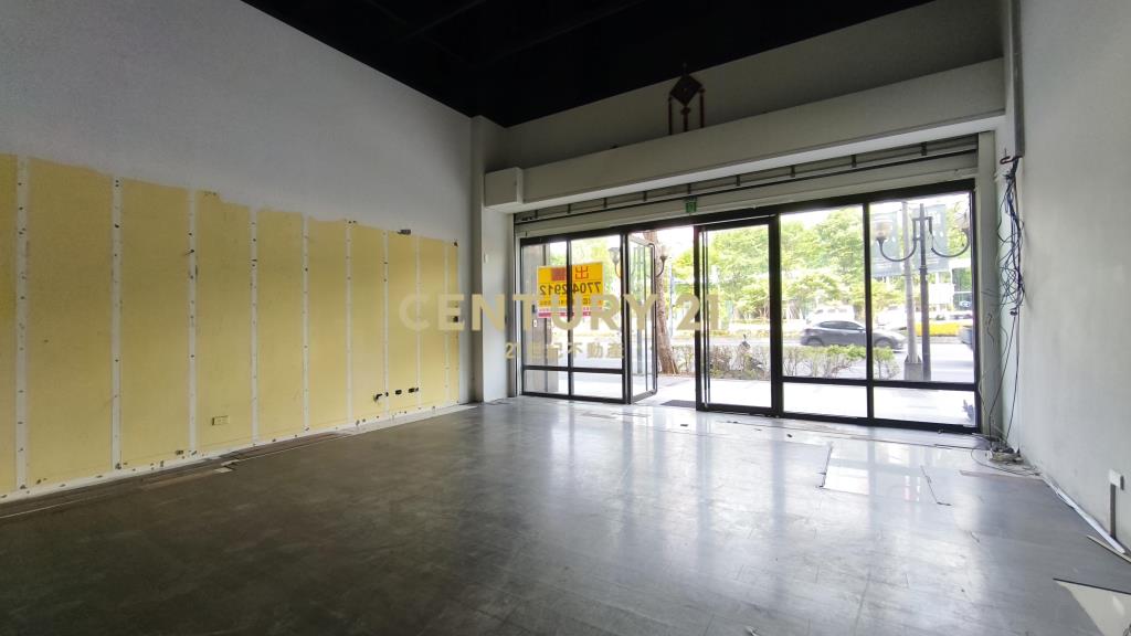 大巨蛋 正對面精華商圈精品店面
