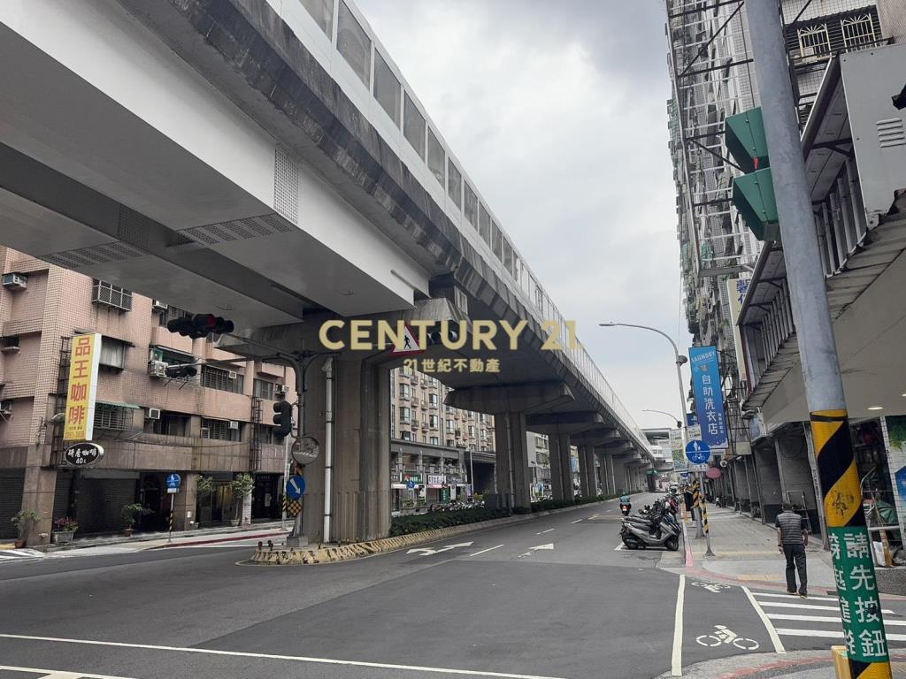 捷運板新站YMCA旁三角窗金店面