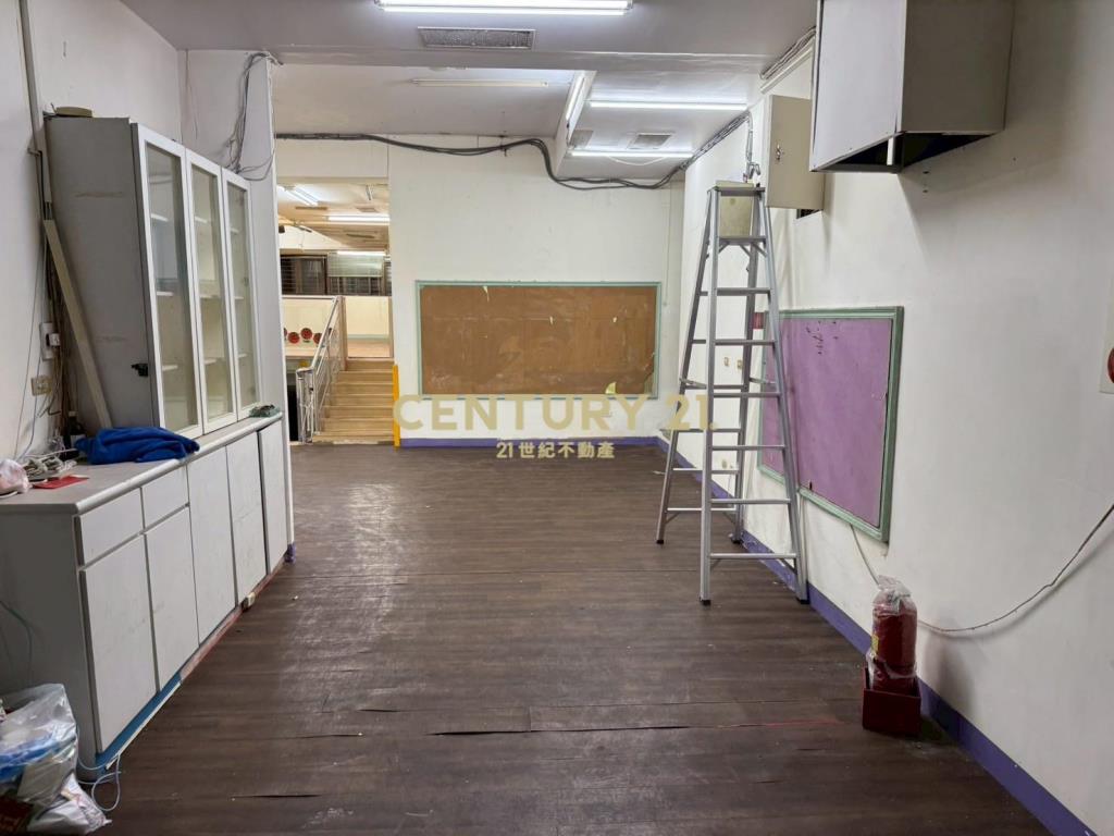 內湖站金店面