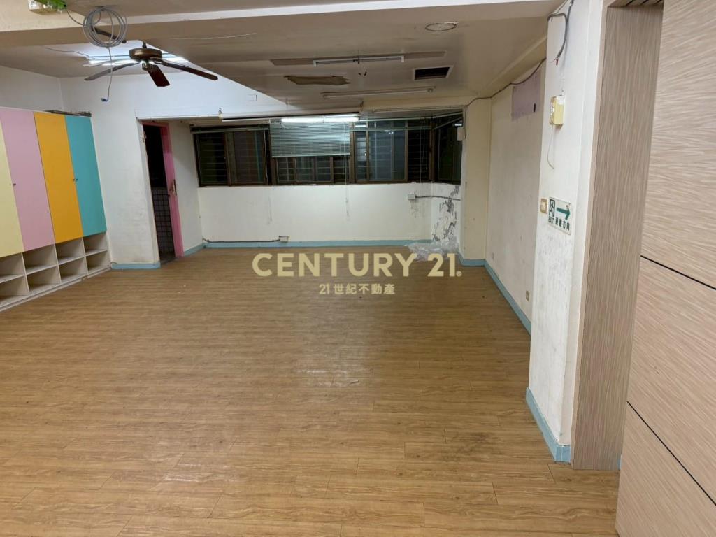 內湖站金店面