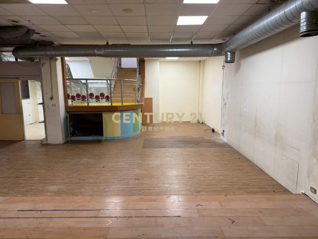 內湖站金店面