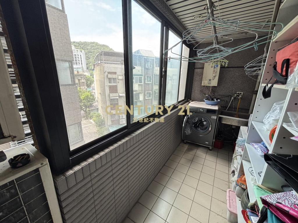 阿曼花園精美四房坡平車位