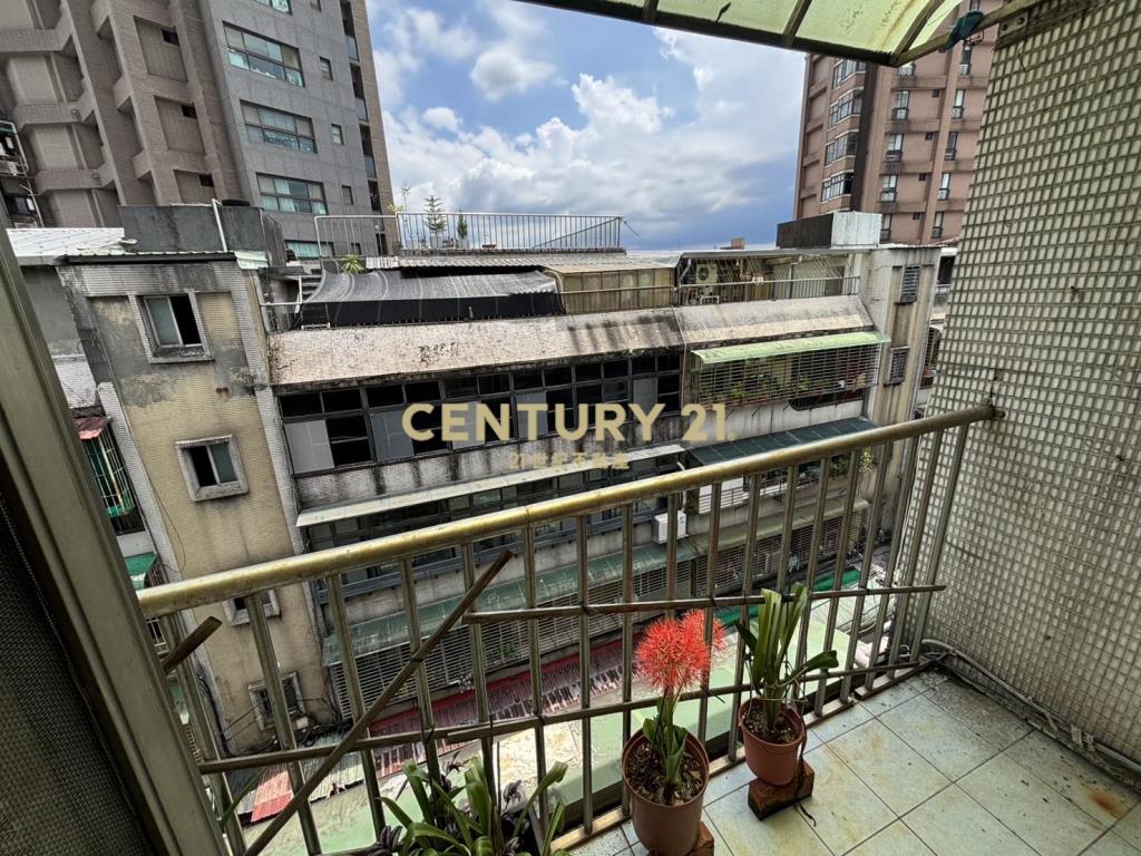 東湖市場黃金頂加