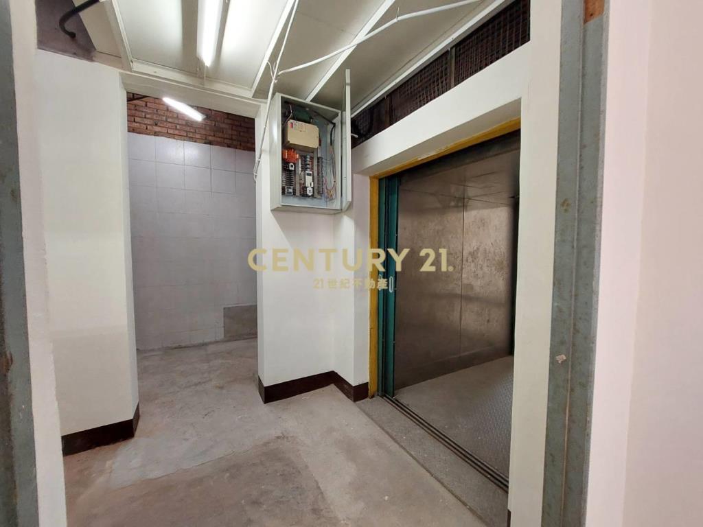 港華街近737巷港墘路店面