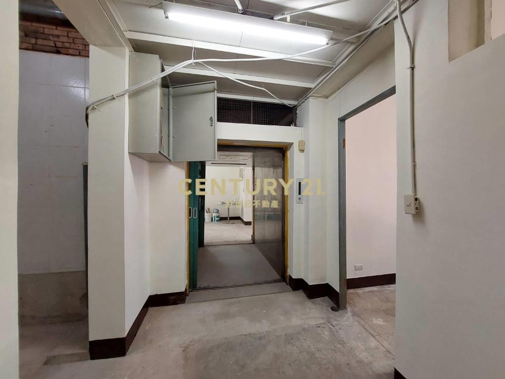 港華街近737巷港墘路店面