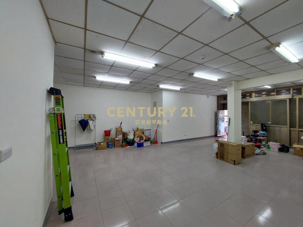 西湖捷運內湖路一段323巷一樓店面前半部