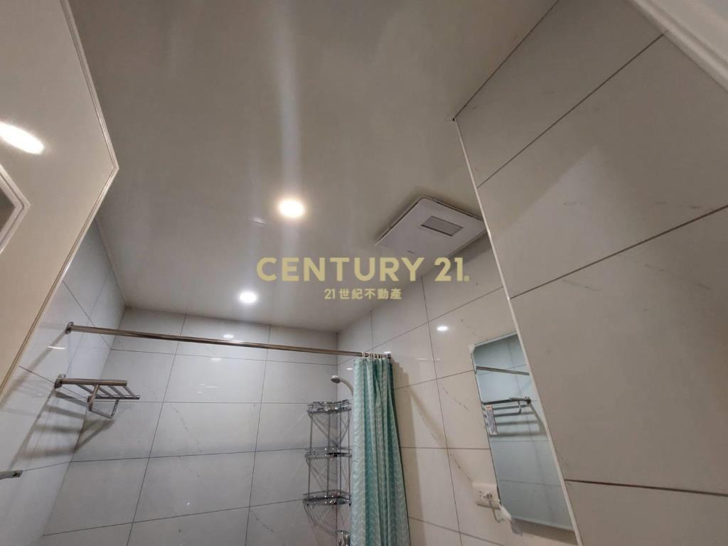 西湖捷運內湖路一段323巷一樓店面前半部