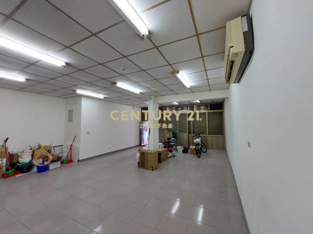 西湖捷運內湖路一段323巷一樓店面前半部