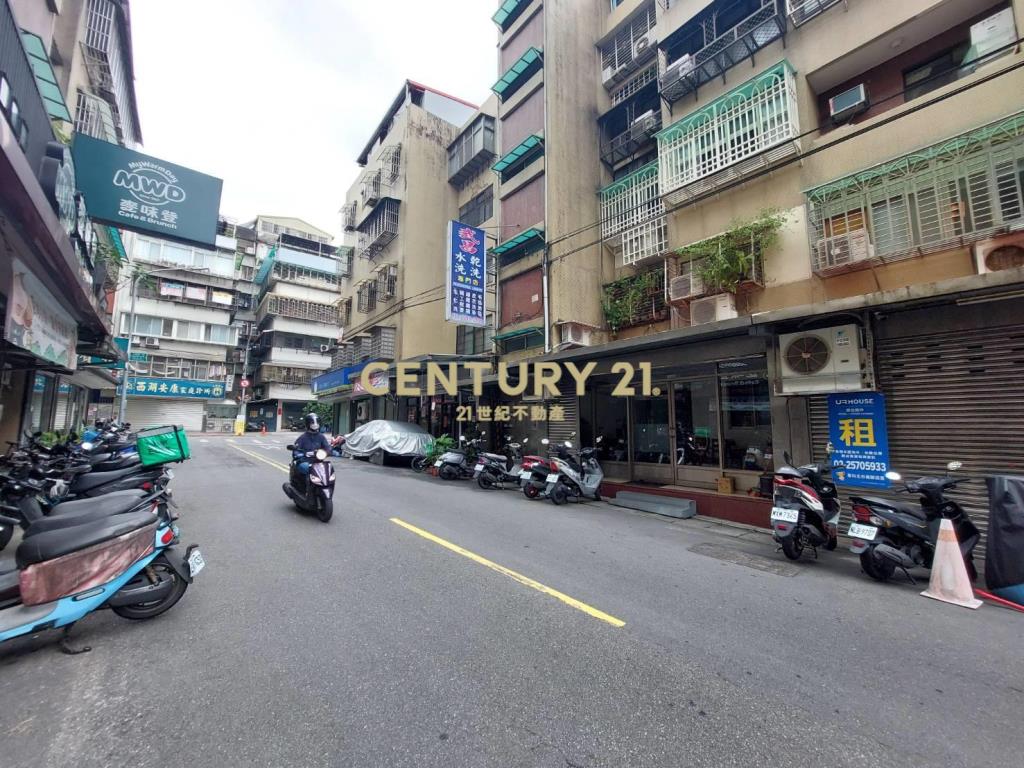 西湖捷運內湖路一段323巷一樓店面前半部