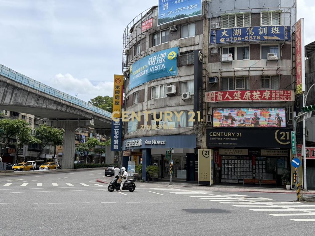 內湖站正三角窗超效廣告2樓店辦