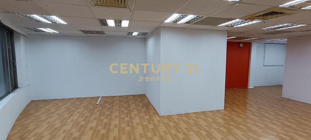 內湖站正三角窗超效廣告2樓店辦