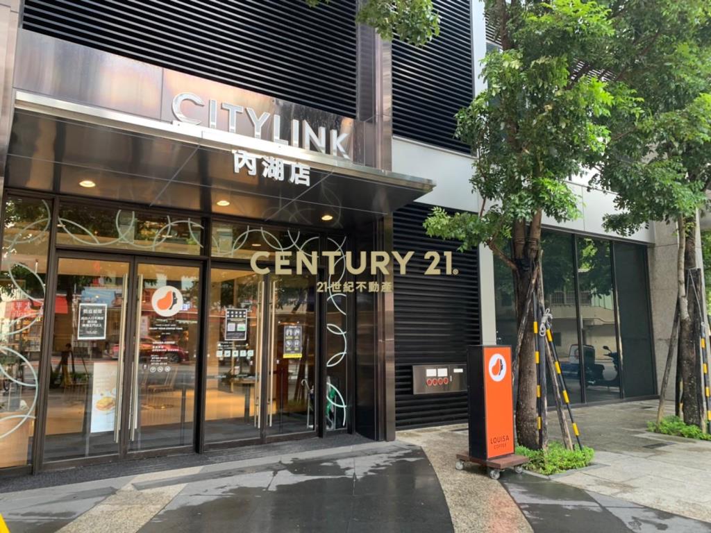 內湖站正三角窗超效廣告2樓店辦