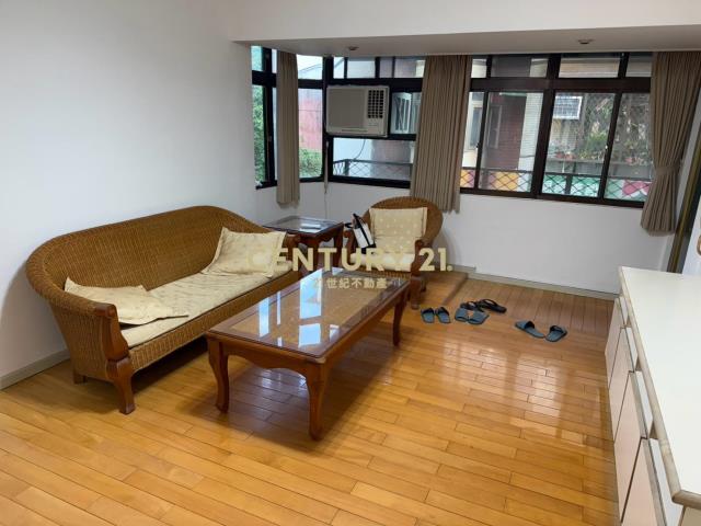 邊間鬧中取靜-陽光花束
