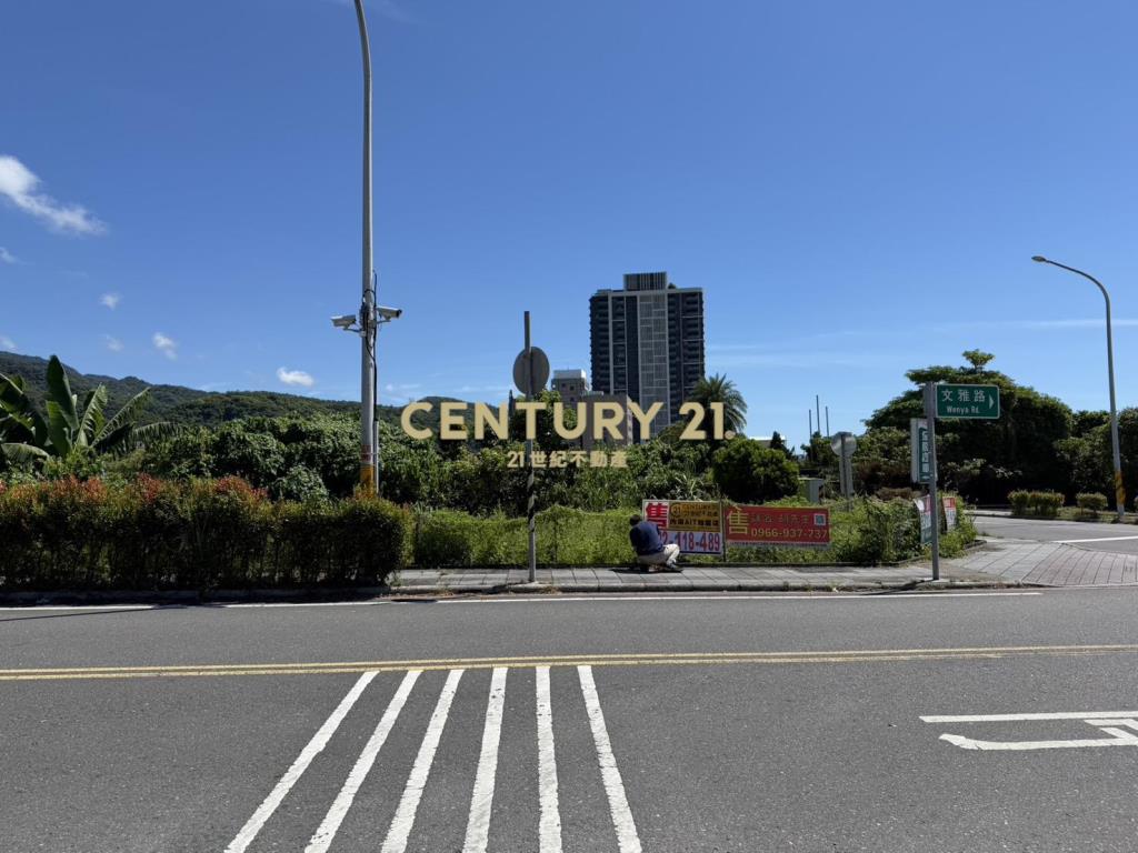 宜蘭頭城鎮人文國中小旁建地