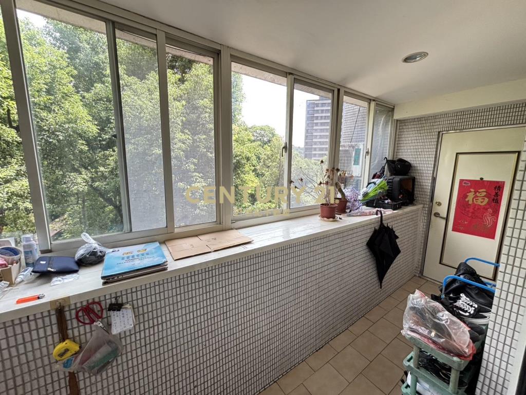 安泰公園一層一戶邊間三房