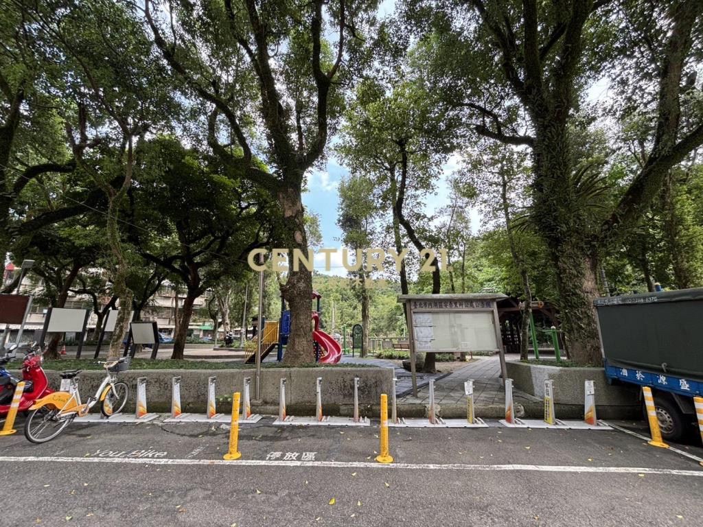 安泰公園一層一戶邊間三房