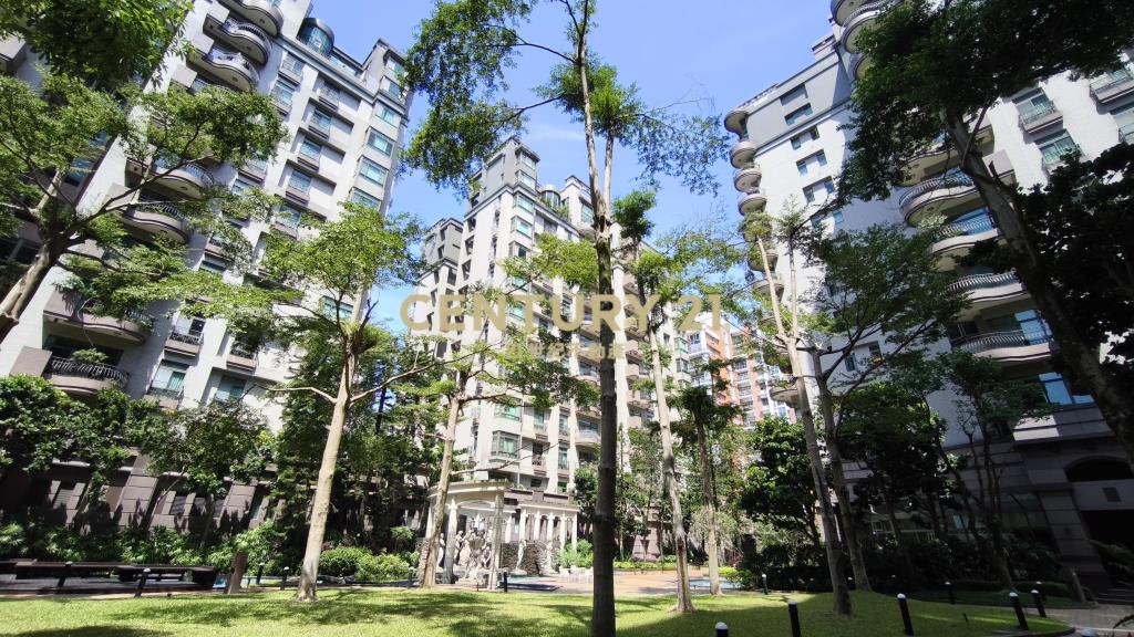 閱讀歐洲高樓景觀四房雙平車