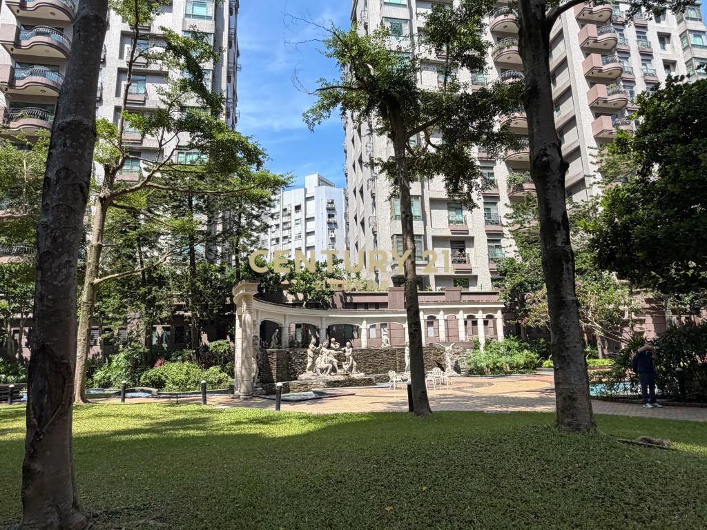 閱讀歐洲高樓景觀四房雙平車