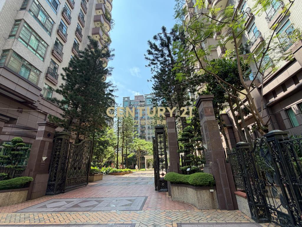 閱讀歐洲高樓景觀四房雙平車