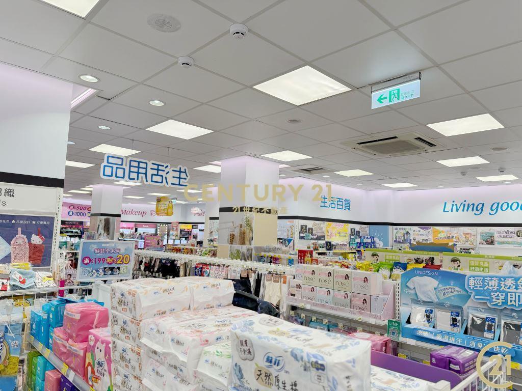 延吉街醒目三角窗旺店