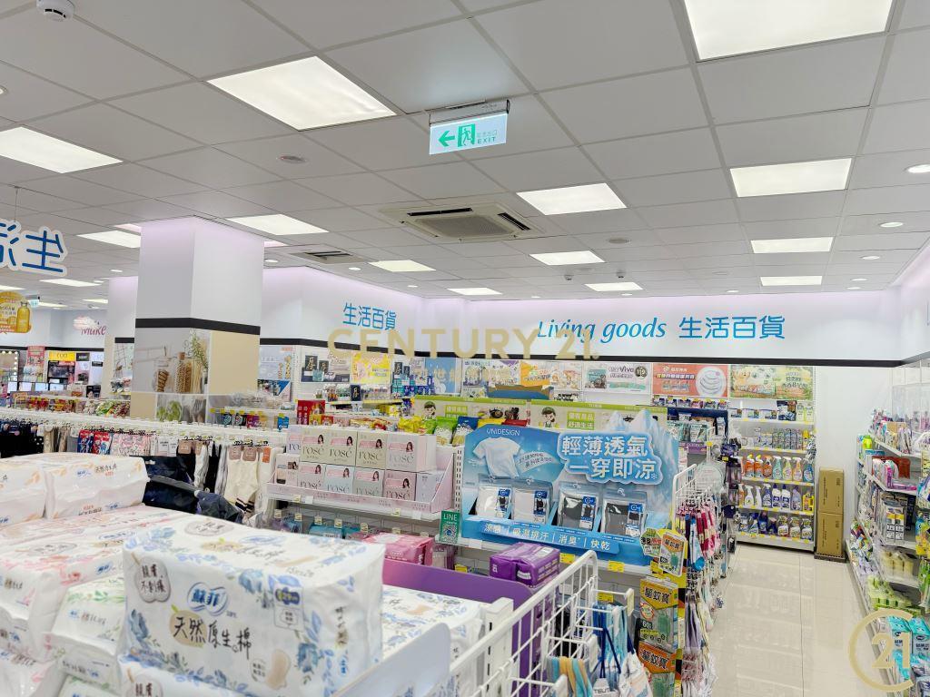 延吉街醒目三角窗旺店