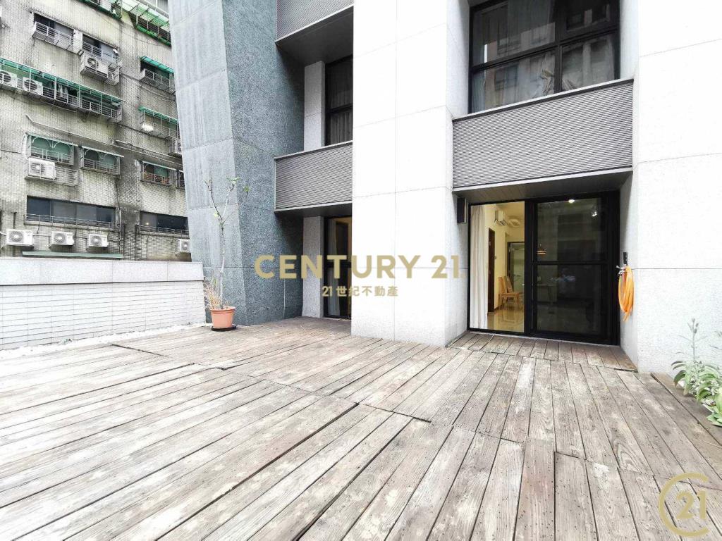 台北晶麒鋼骨制震豪宅，贈專用露台高貴奢華