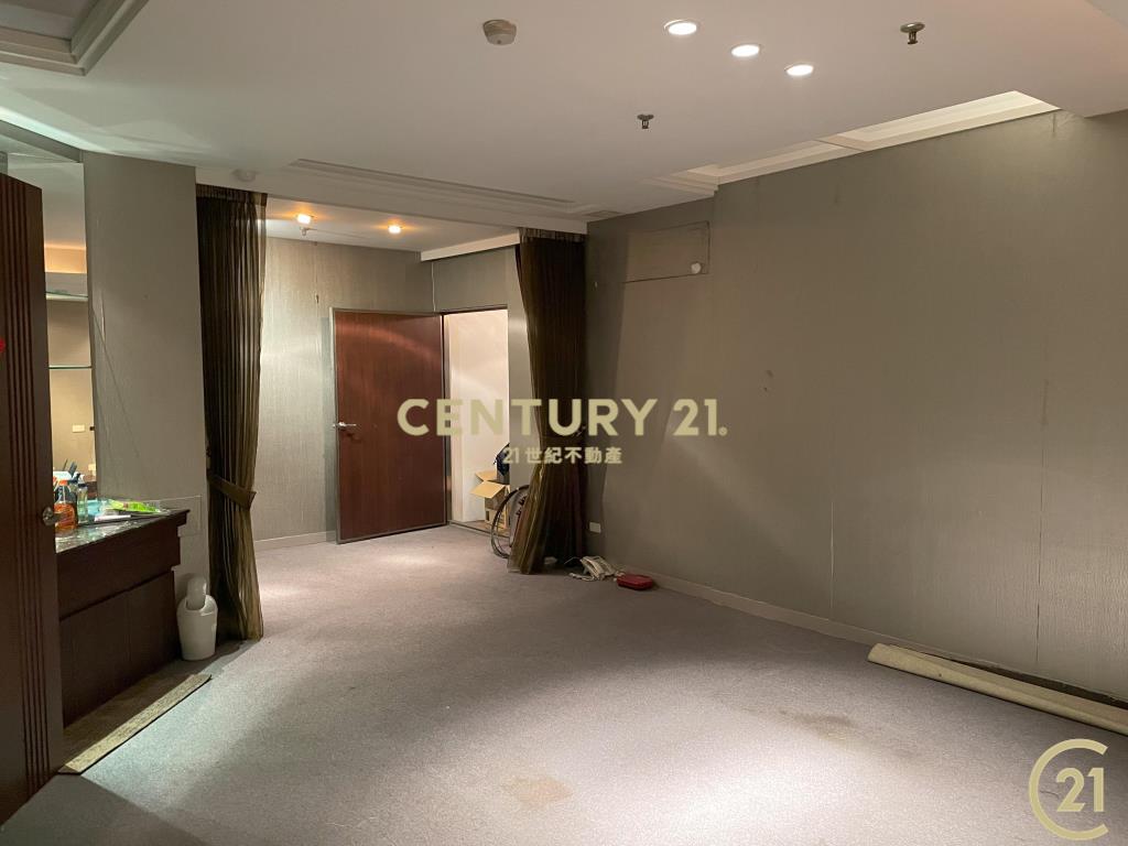 信義計劃豪宅區金店面