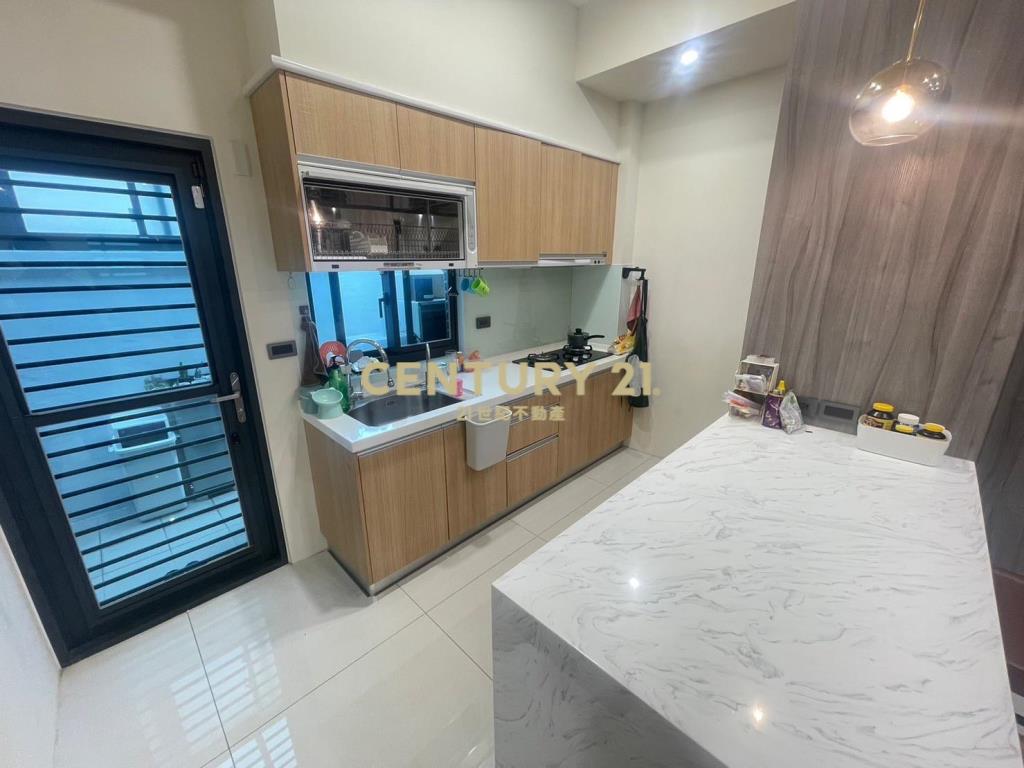 高鐵南路頂級裝潢雙車位豪宅