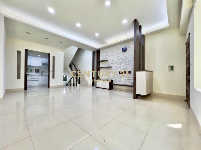 萬能科大車庫停車透天