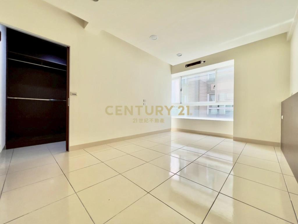 萬能科大車庫停車透天