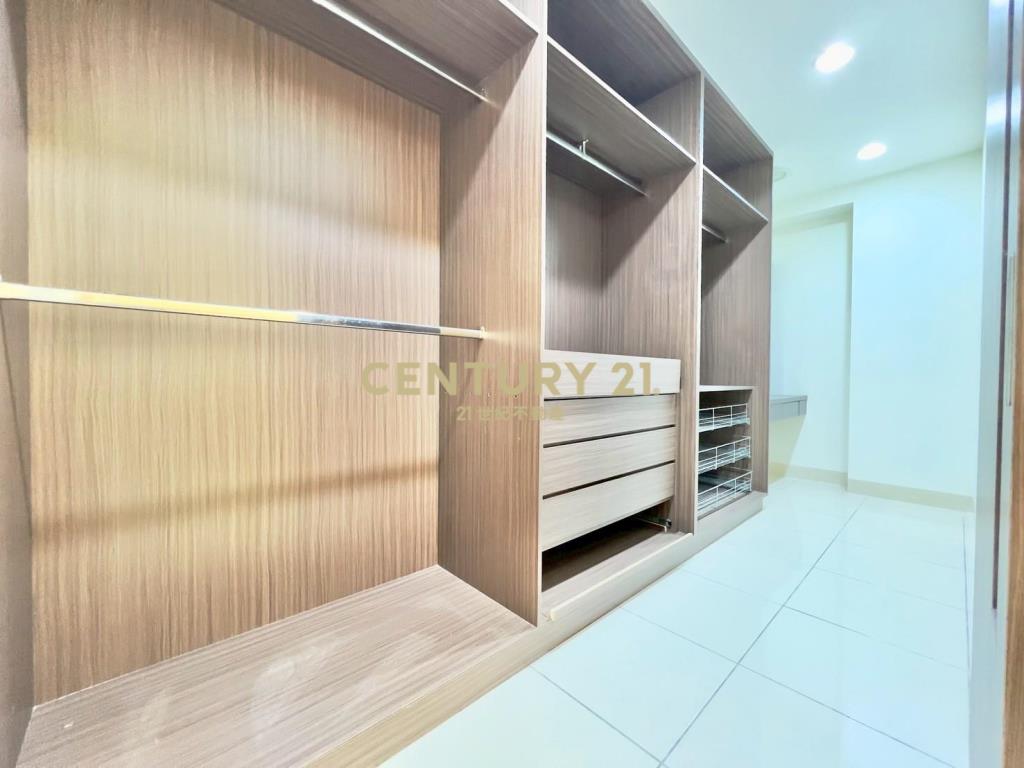 萬能科大車庫停車透天