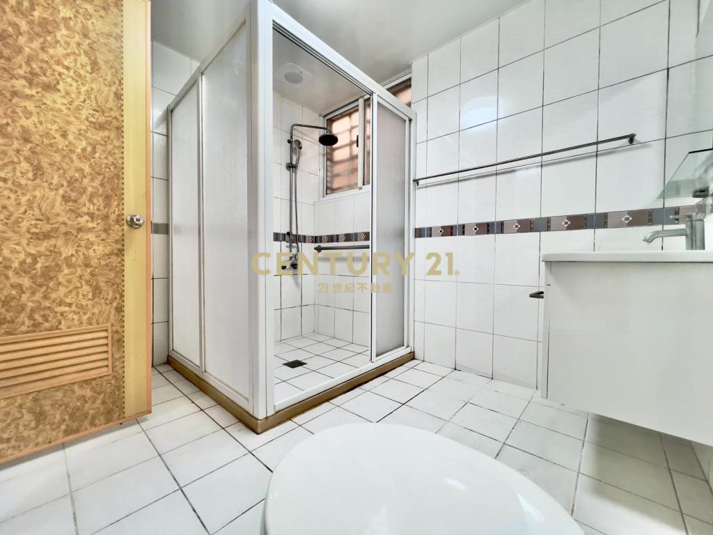 萬能科大車庫停車透天