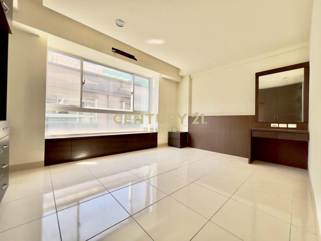 萬能科大車庫停車透天