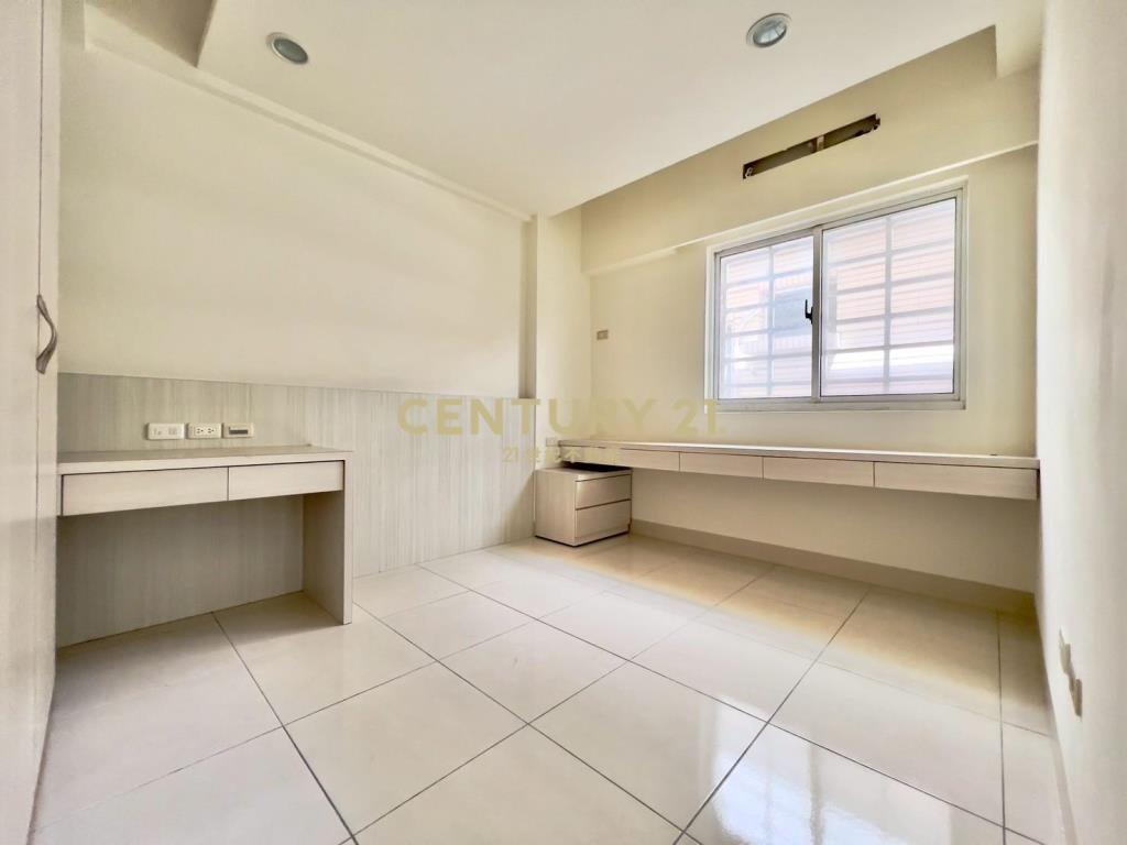 萬能科大車庫停車透天