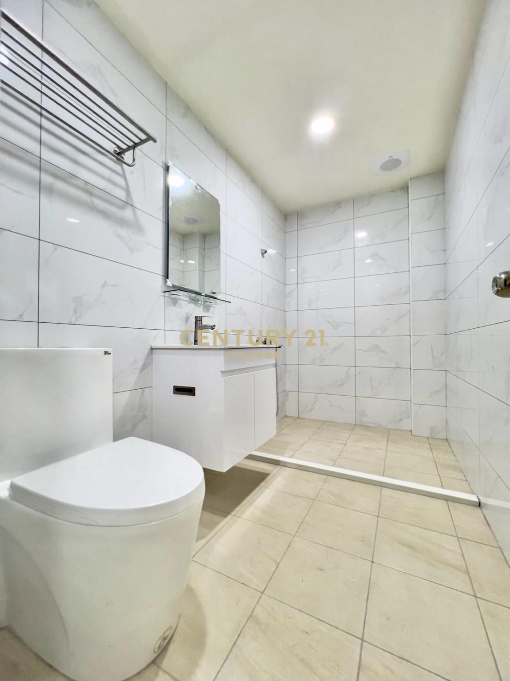 萬能科大車庫停車透天