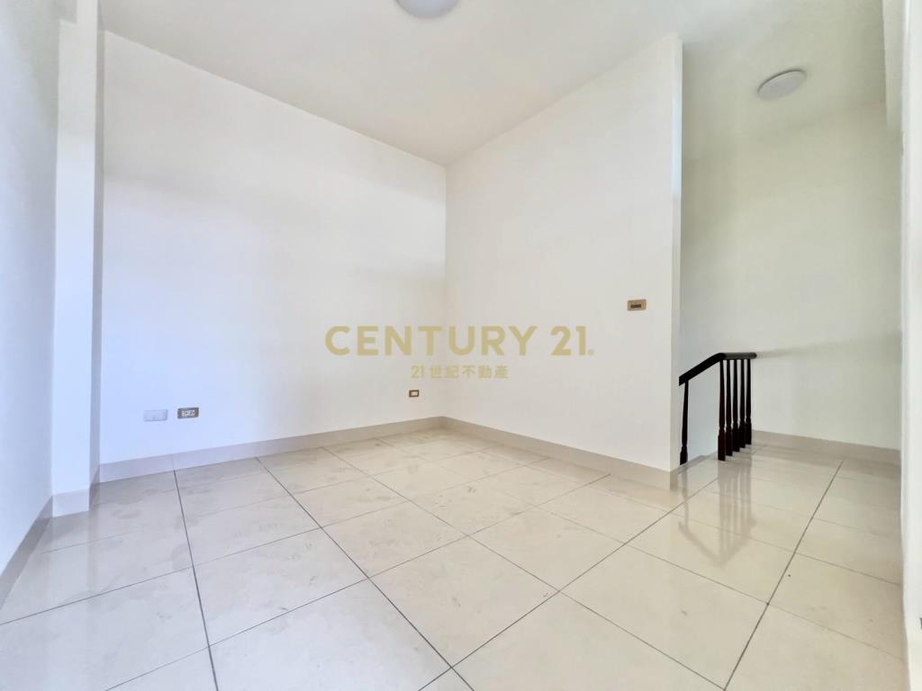 萬能科大車庫停車透天