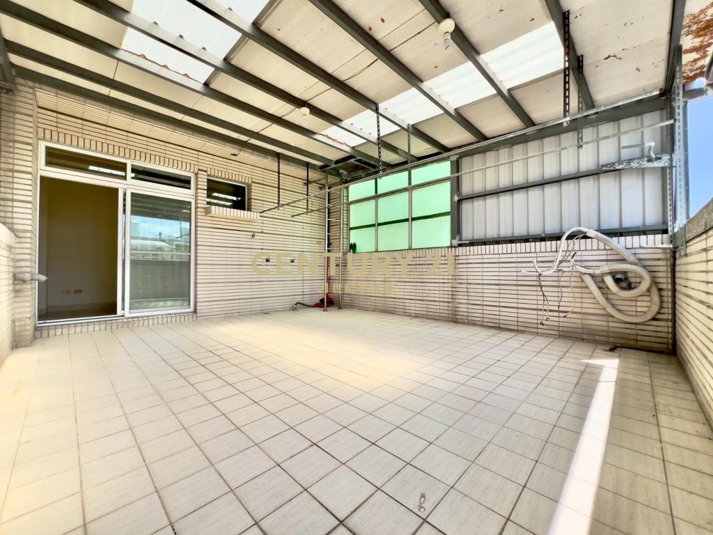 萬能科大車庫停車透天