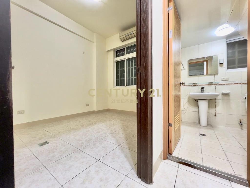 萬能科大車庫停車透天