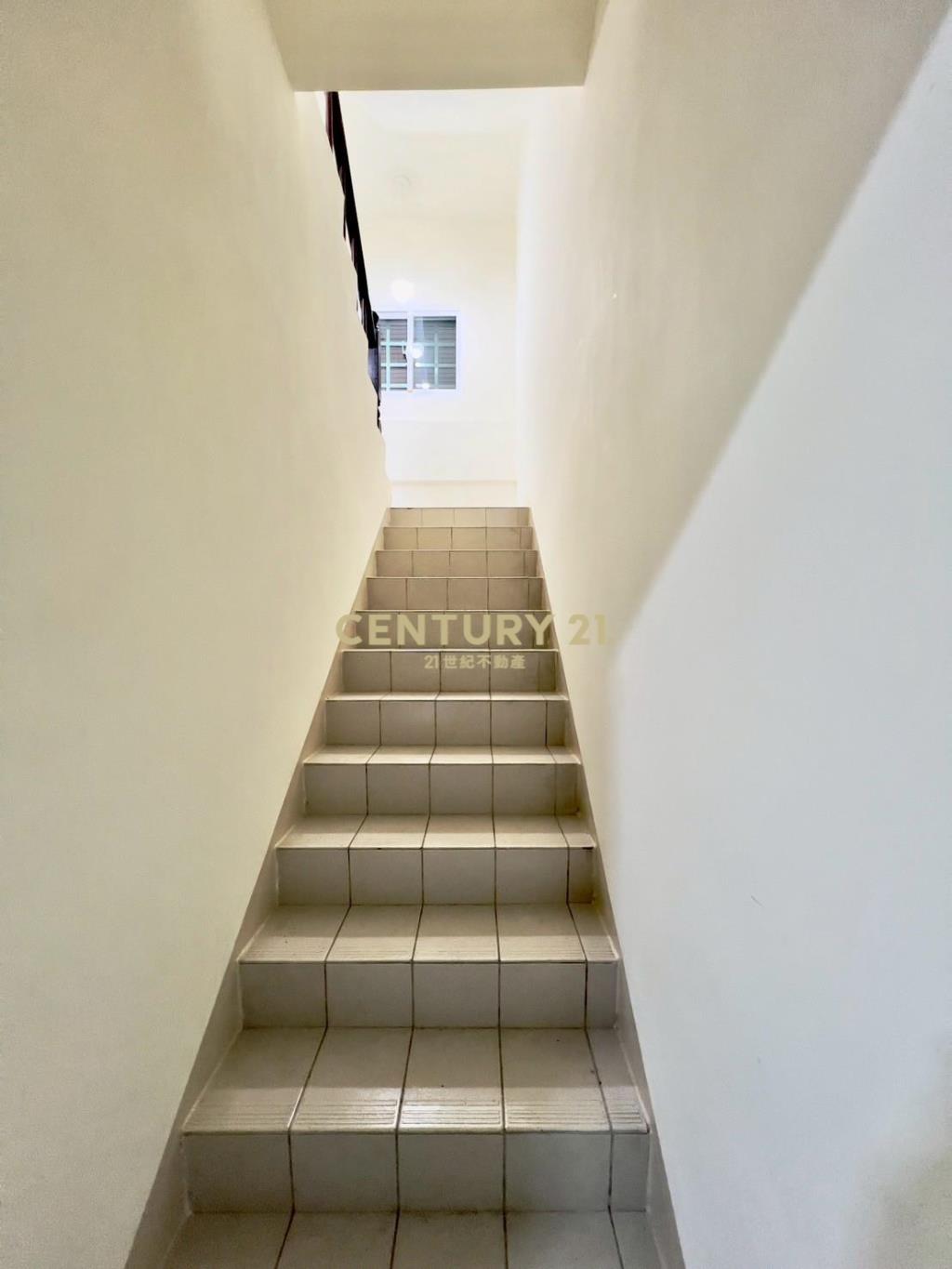 萬能科大車庫停車透天